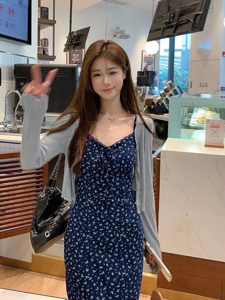 2025新款海边度假连衣裙女夏气质温柔韩版显瘦外搭+碎花吊带长裙