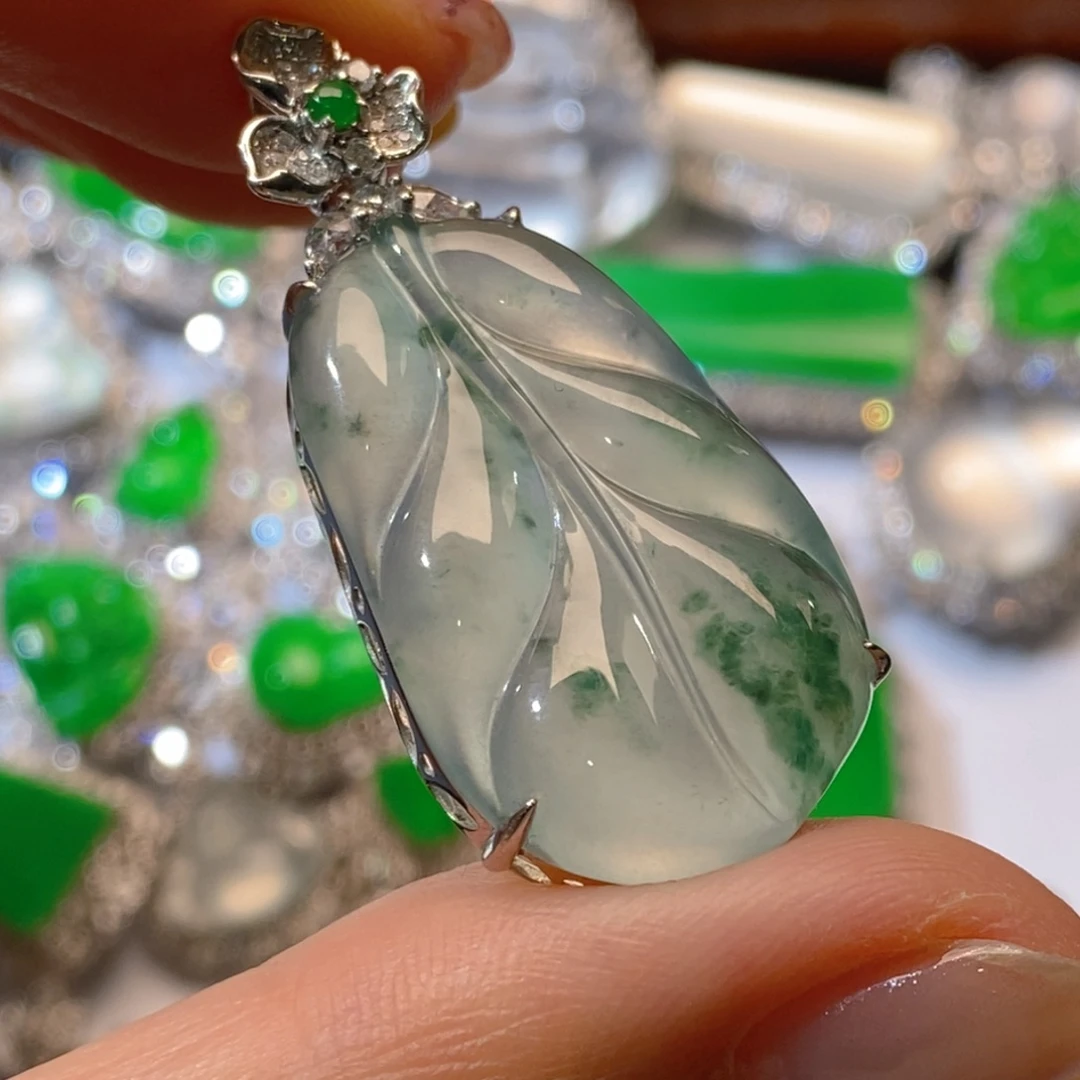 翡翠18K金镶嵌颈饰