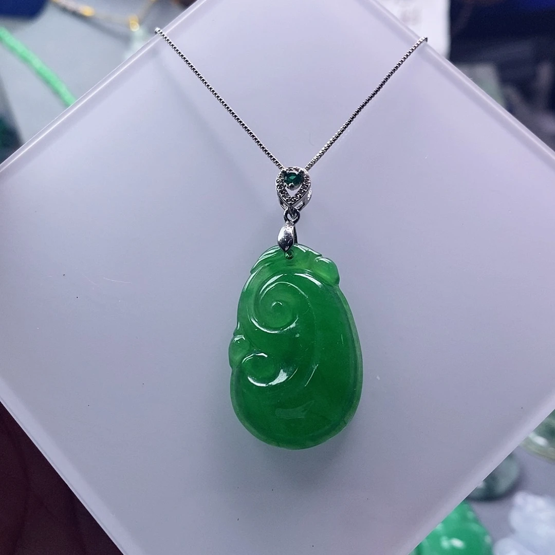 翡翠未镶嵌吊坠(赠链)
