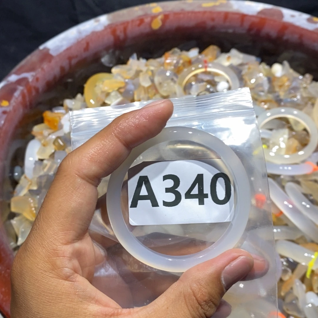 죽***다玛瑙/玉髓未镶嵌手镯