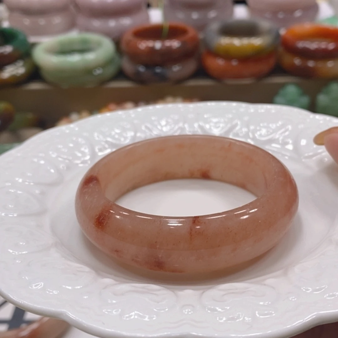 【闪购商品】未镶嵌手镯石英质玉