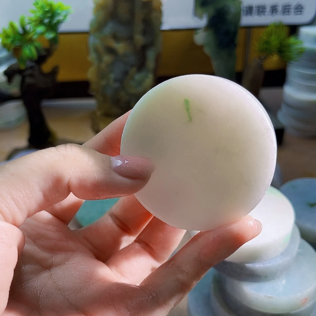 翡翠未镶嵌颈饰1084……