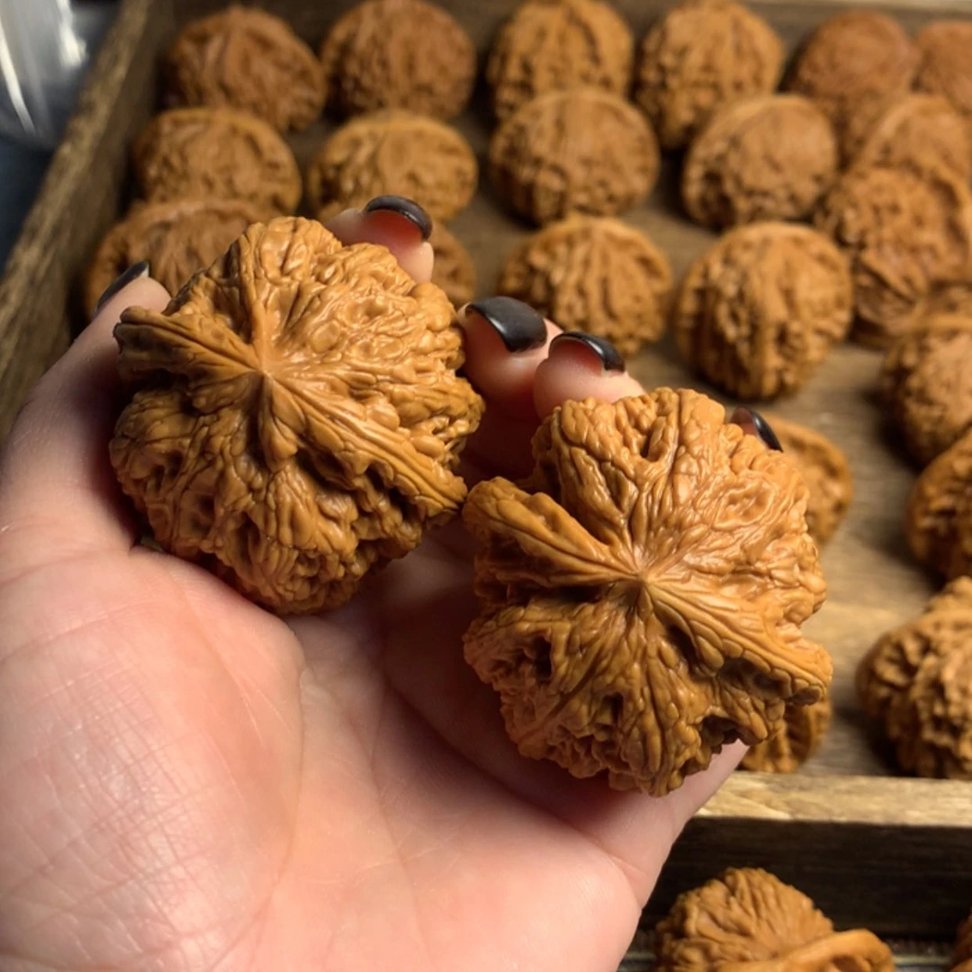 【闪购商品】文玩核桃吊坠卟**爷色差粗筋