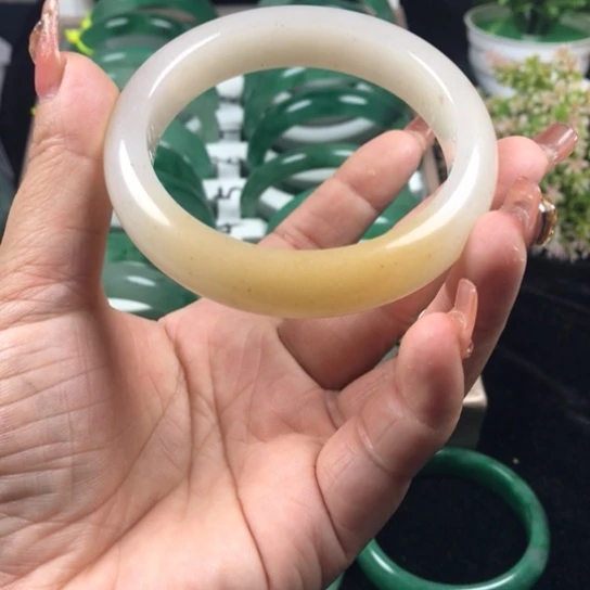 石英质玉未镶嵌手镯