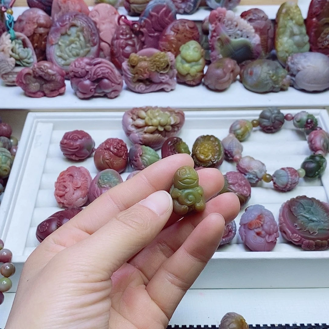 玛瑙/玉髓盐源玛瑙吊坠未镶嵌