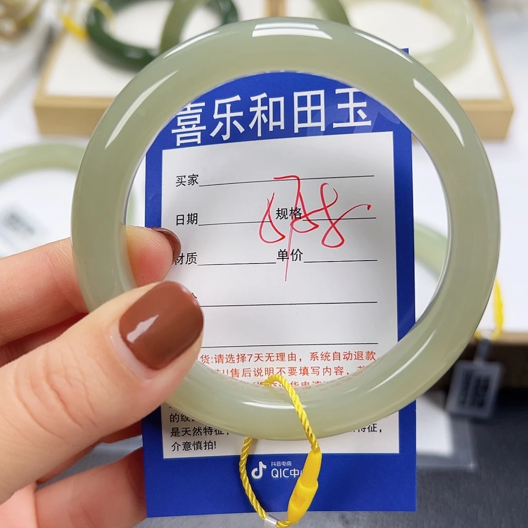 和田玉未镶嵌手镯