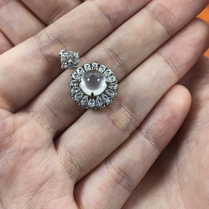 南***微石英质玉合金颈饰