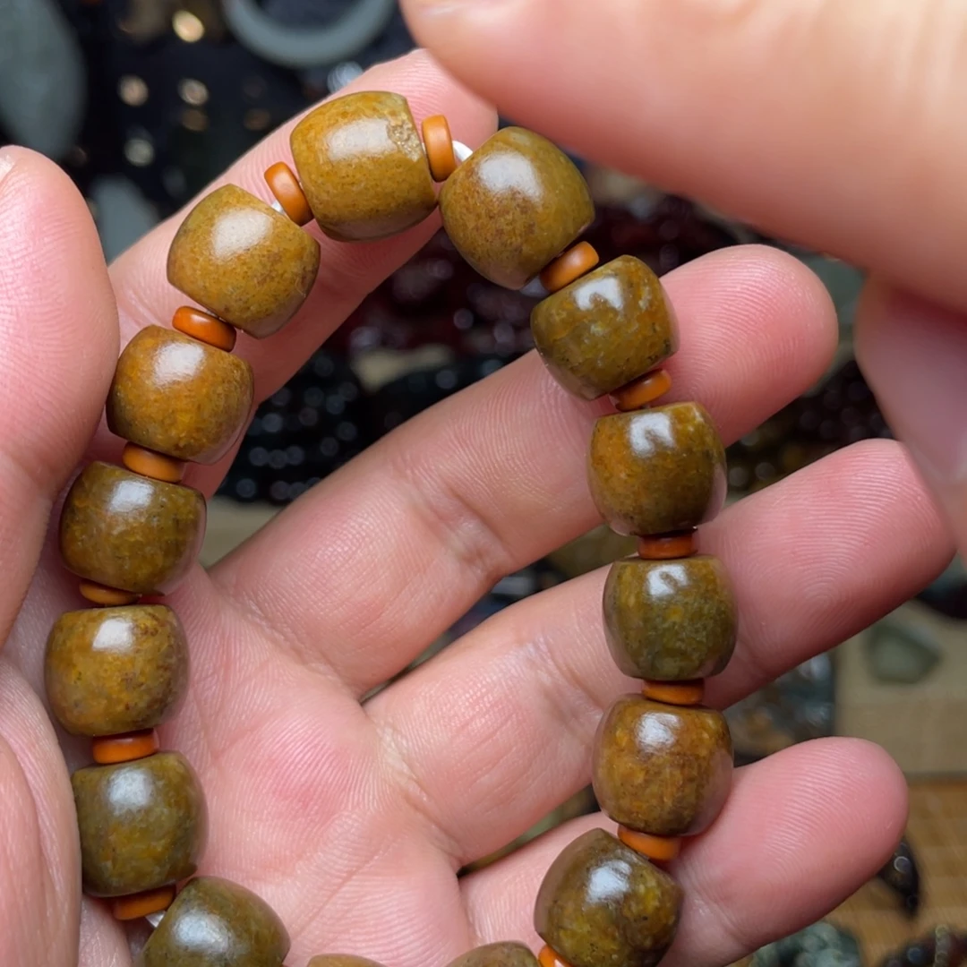 颈饰未镶嵌岫岩河磨玉（透闪石质玉）13×11微瑕