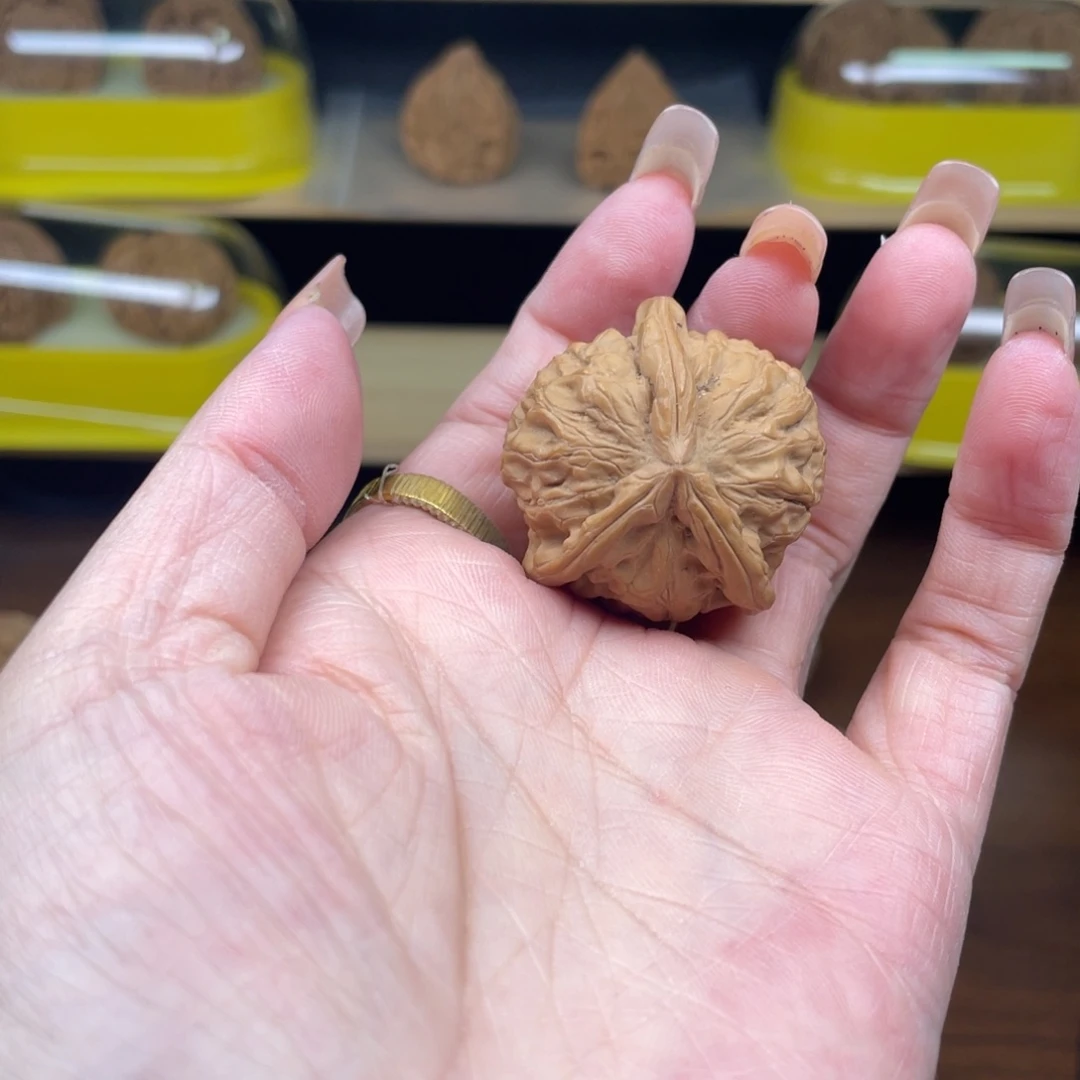 狗***王文玩核桃吊坠异形