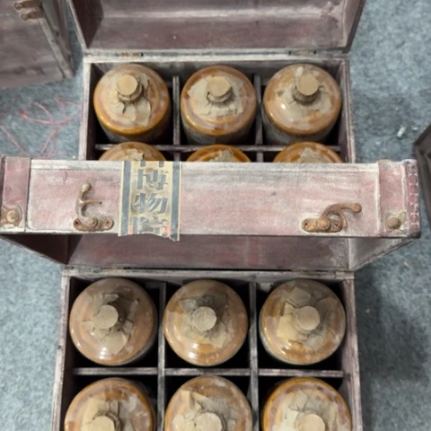 盘子瓶子手工手绘