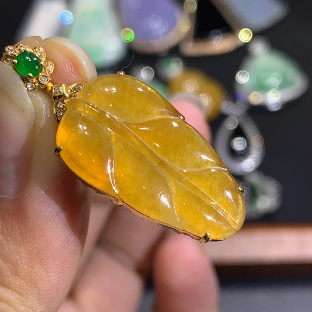 翡翠18K金镶嵌颈饰8、