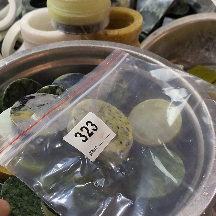 蛇纹石玉未镶嵌珠宝半成品空**步