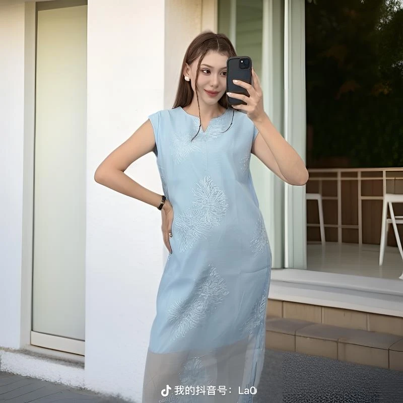 夏季新款重工刺绣圆领无袖国风温柔气质宽松连衣裙女