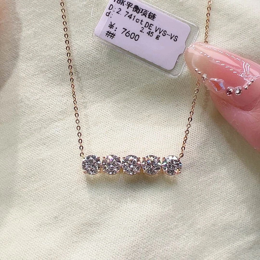 实验室培育钻石颈饰18K金镶嵌单颗55分，平衡木项链