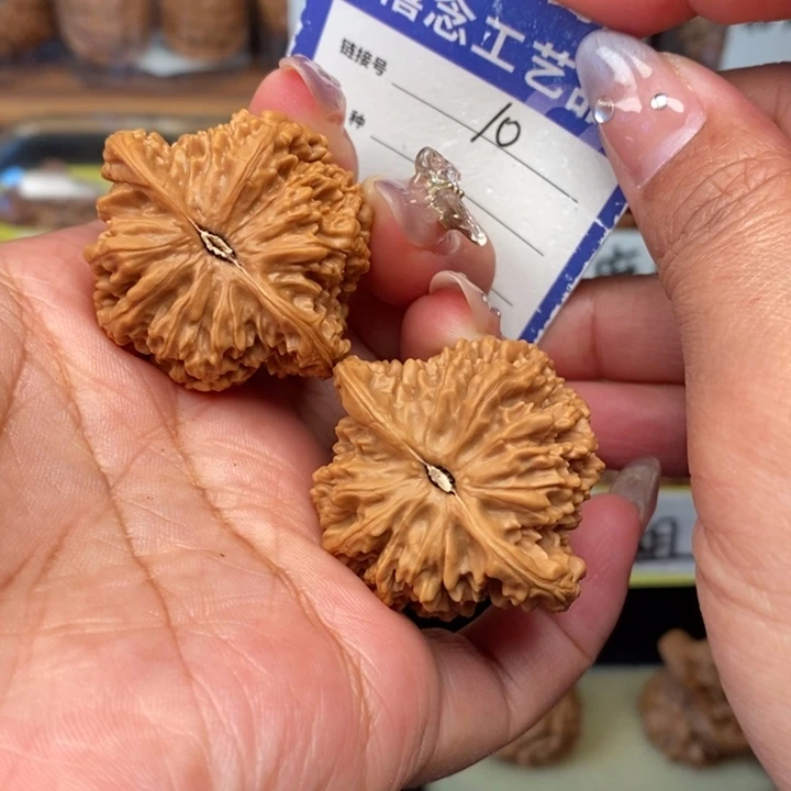 文玩核桃吊坠38全品满天星