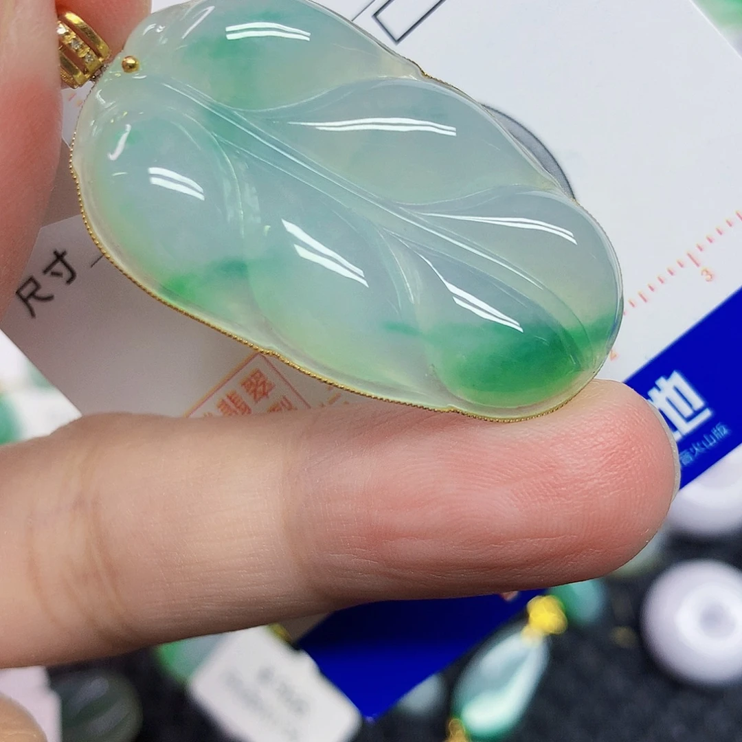 翡翠18K金镶嵌颈饰翡翠