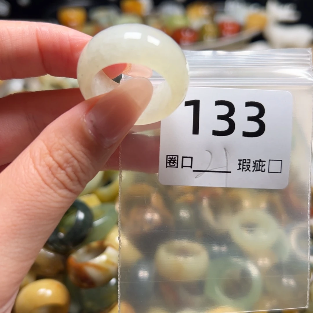 小***福蛇纹石玉未镶嵌戒指