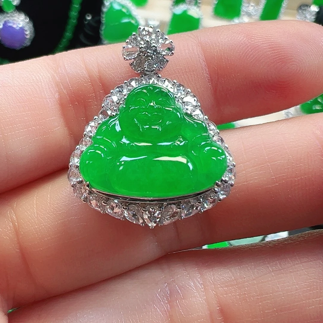 翡翠18K金镶嵌颈饰吊坠