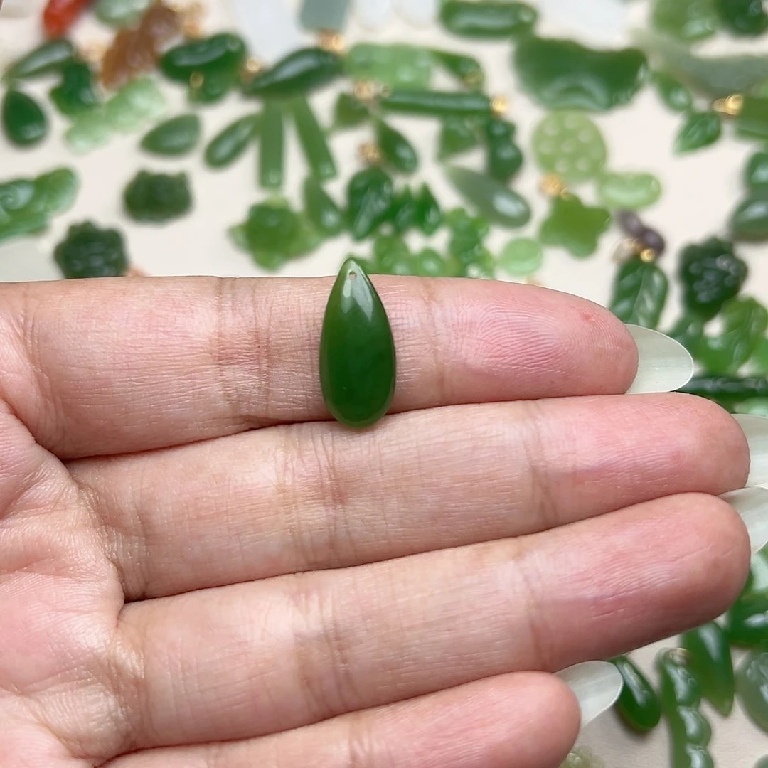 和田玉（碧玉）未镶嵌珠宝奇石