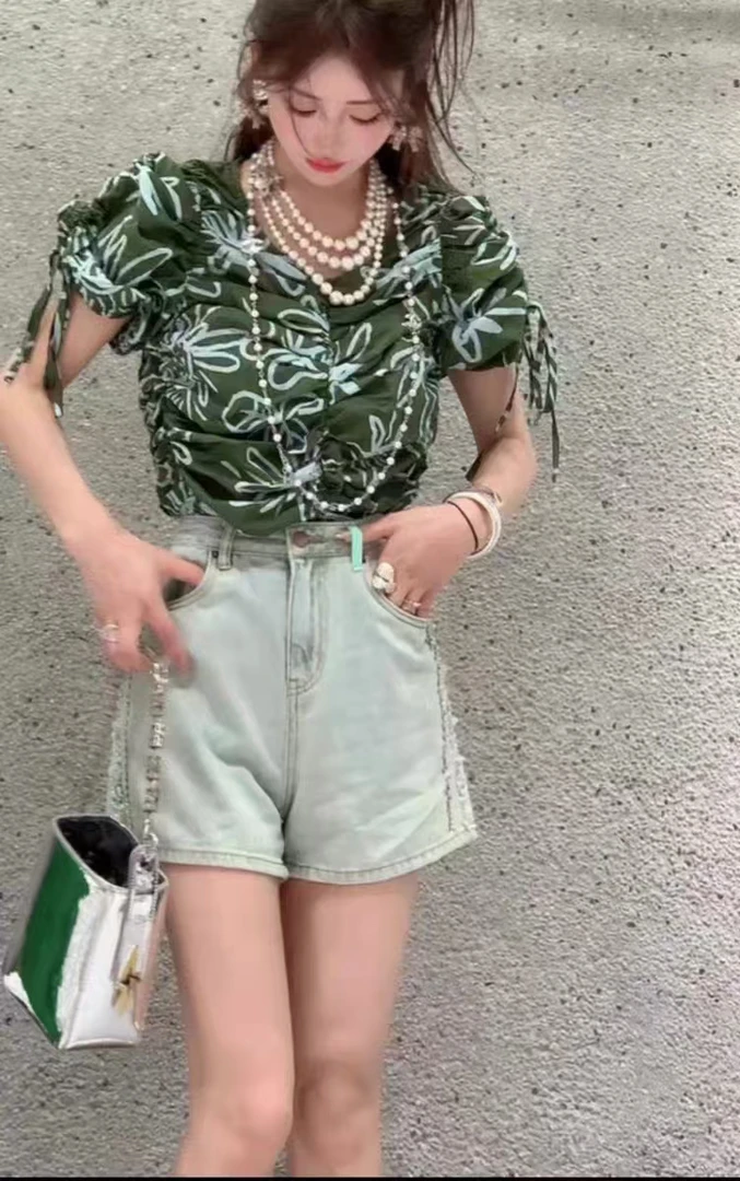 深圳MMOUHUO夏季褶皱花色抽绳上衣