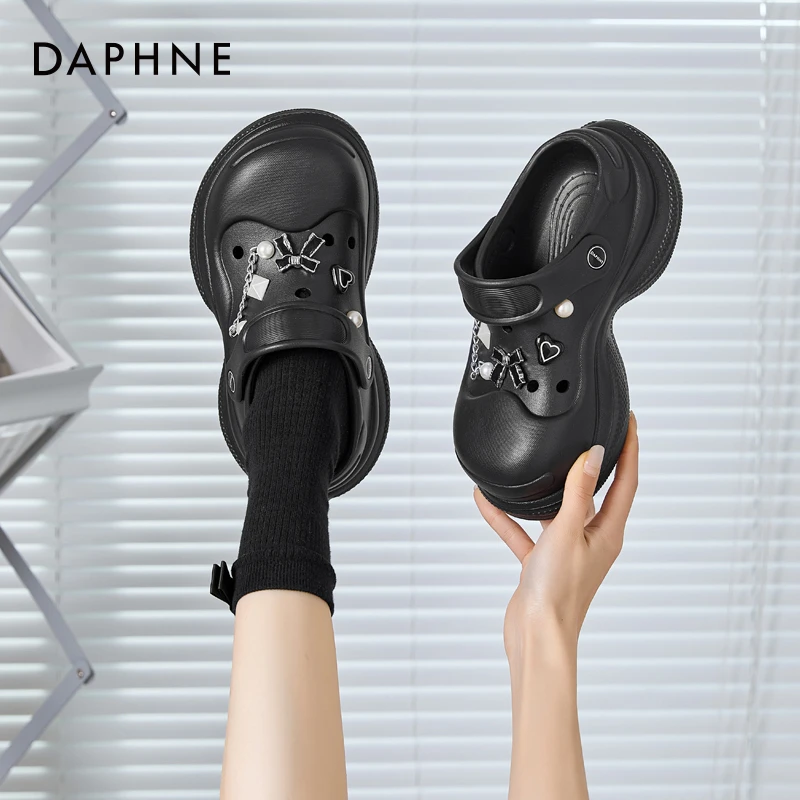 达芙妮踩屎感洞洞鞋女外穿2025夏季新款防滑网红沙滩厚底包头拖鞋