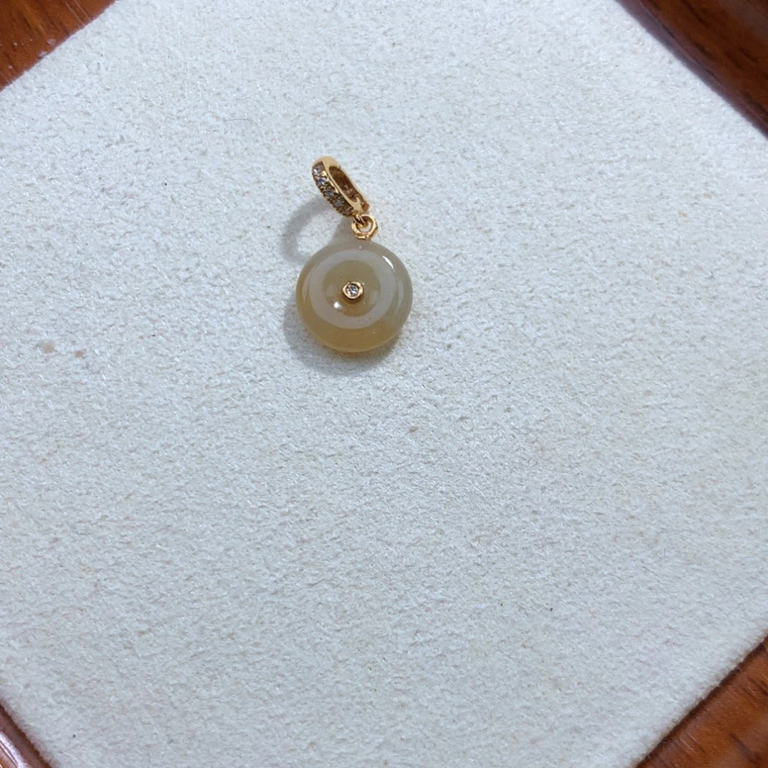 翡翠18K金镶嵌项链小扣子滴溜
