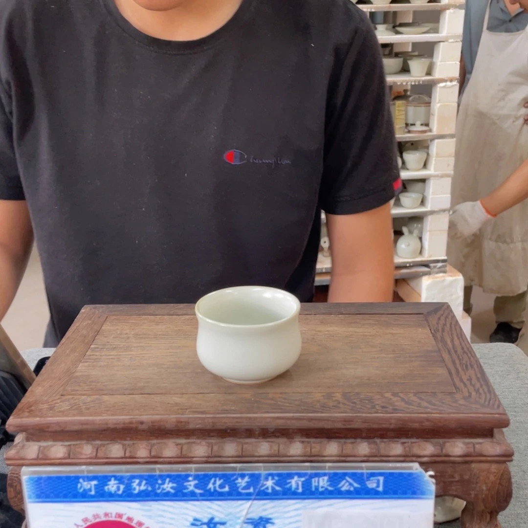 瓷片月白釉玉兰杯