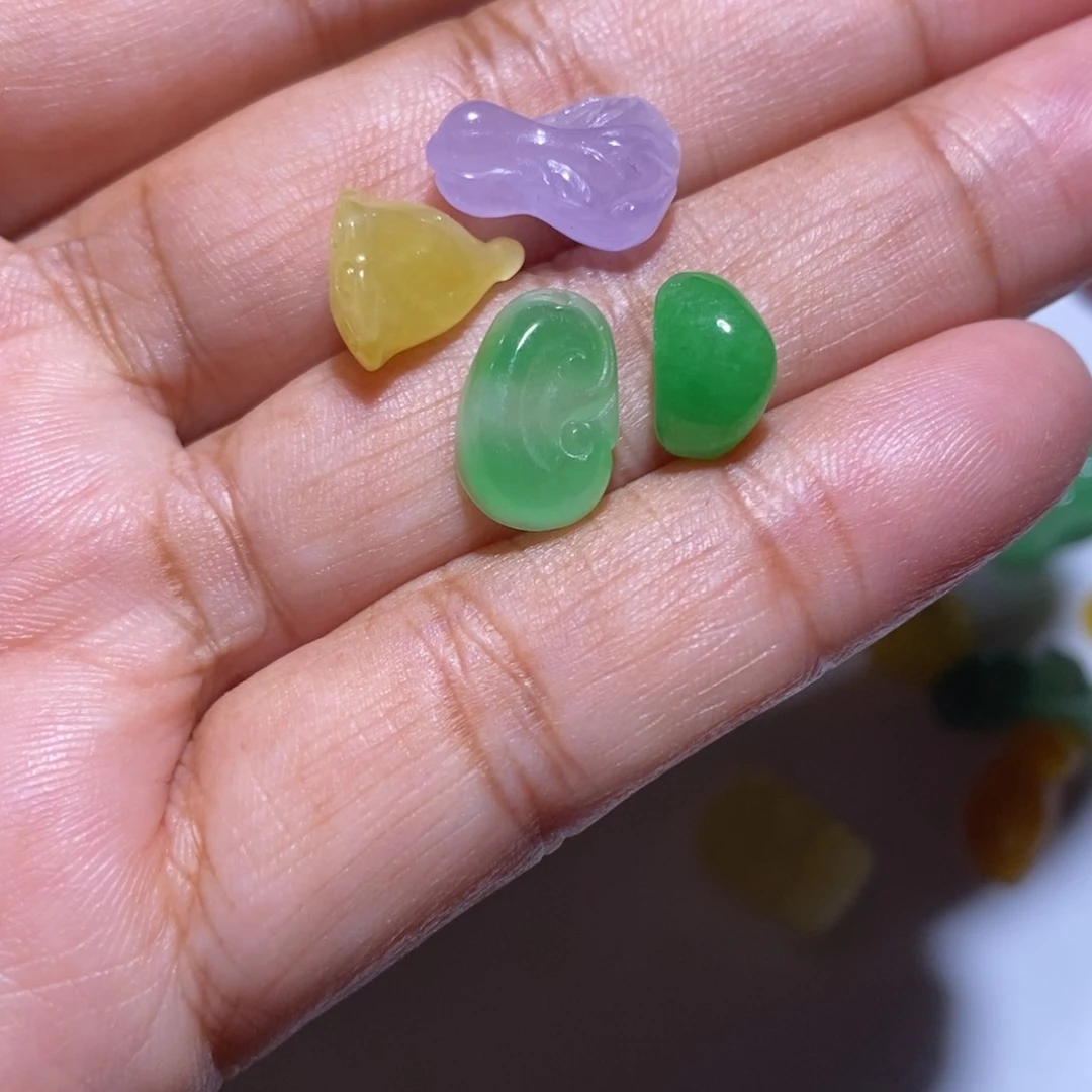 颈饰未镶嵌翡翠郭*肉