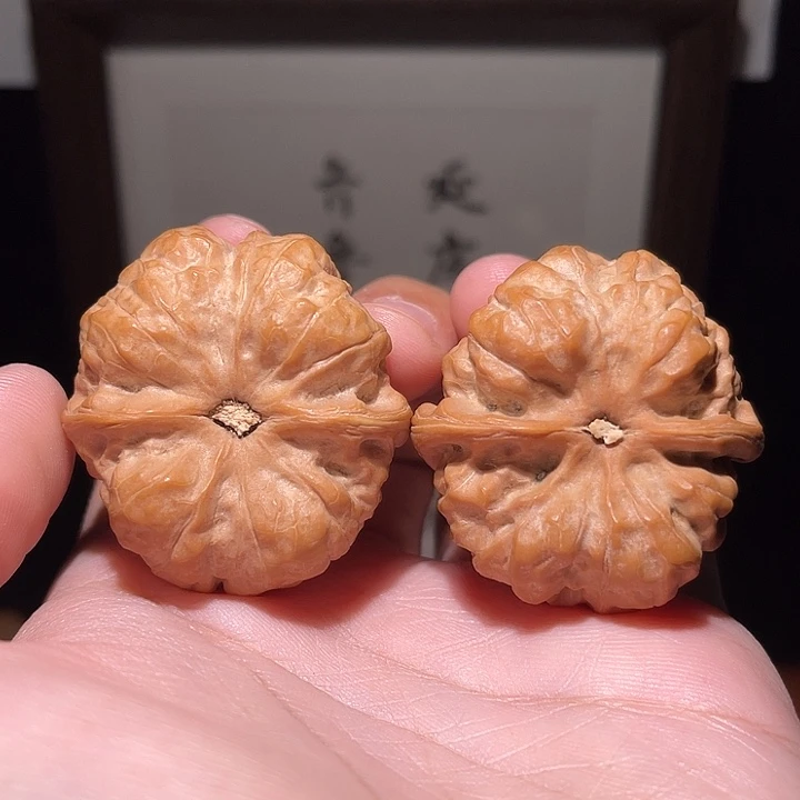 茗***哥核桃把件蛤蟆头