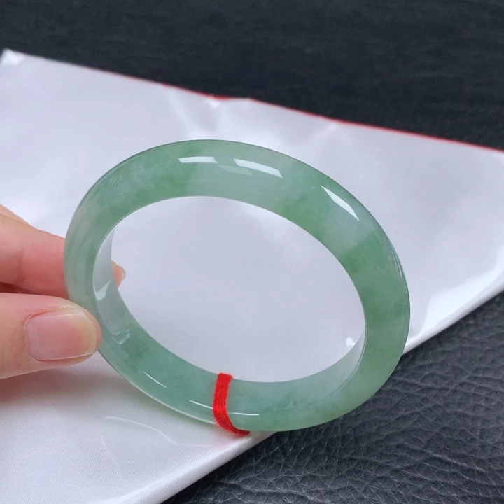 翡翠未镶嵌手镯