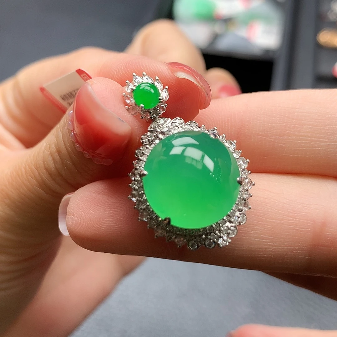 翡翠18K金镶嵌颈饰翡翠