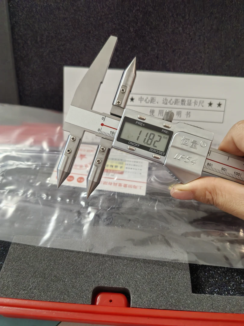 上海恒量边心距中心距数显卡尺5-200mm圆锥测头孔距中心线卡尺