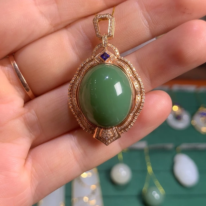 和田玉（碧玉）18K金镶嵌颈饰