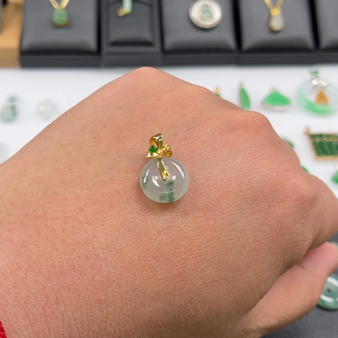 翡翠18K金镶嵌颈饰福利