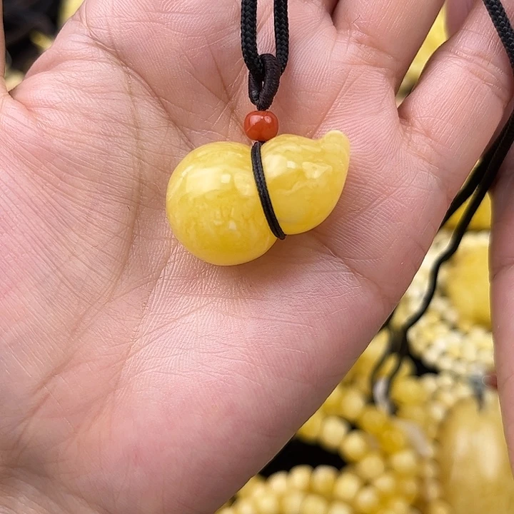 琥珀未镶嵌颈饰琥珀