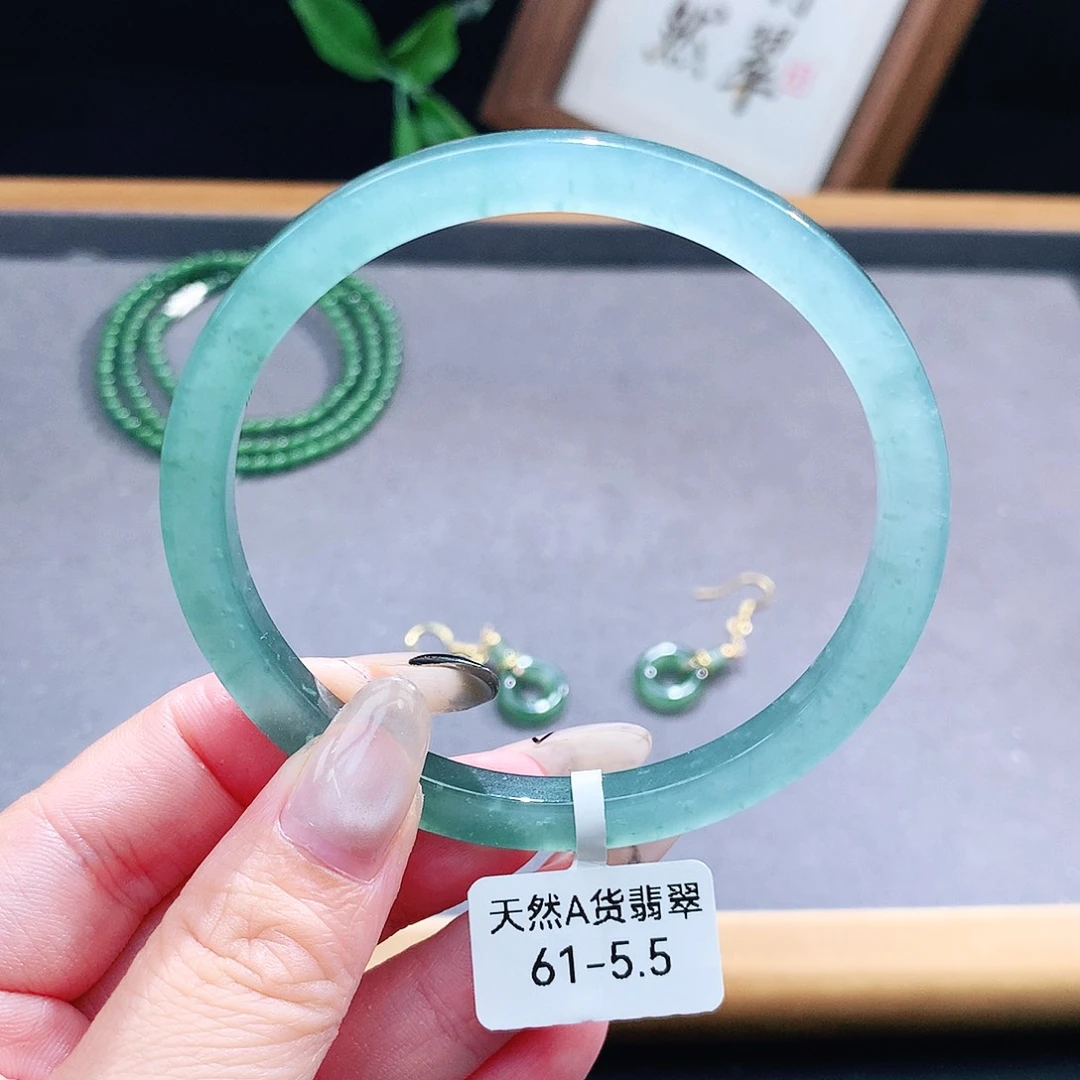 翡翠手镯（圆镯）未镶嵌
