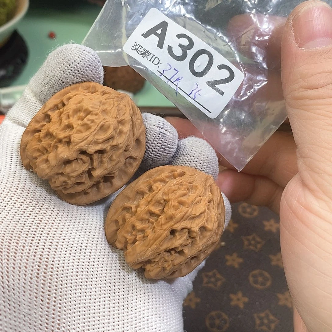 桃核把件野牛37尺。