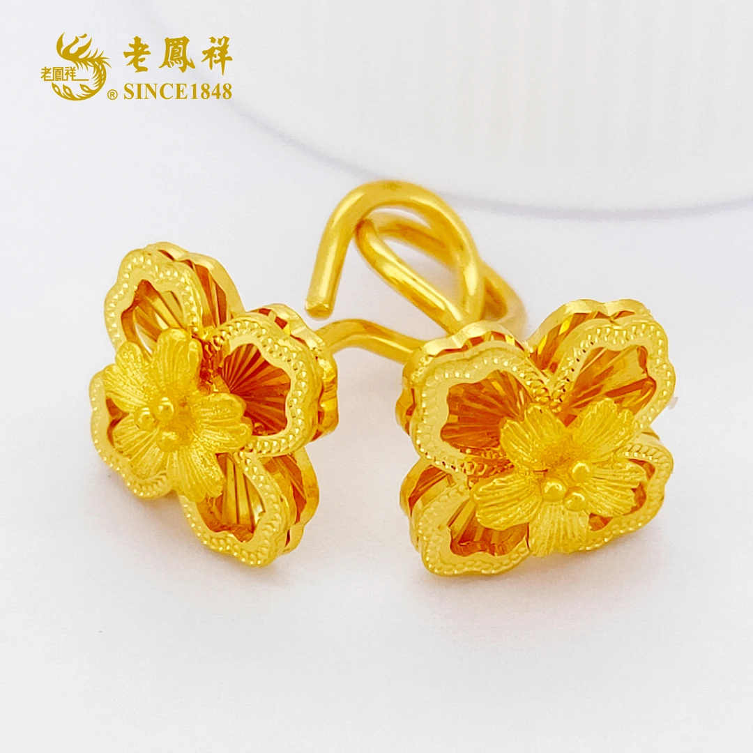 老鳯祥足金999黄金四叶草五彩拉丝耳钉时尚气质精致轻奢优雅精美