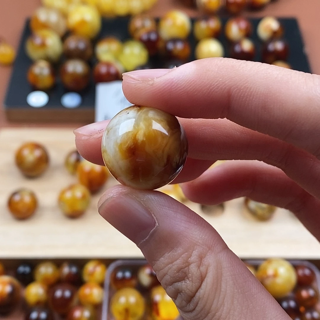 杨***航裸石琥珀未镶嵌蜜蜡