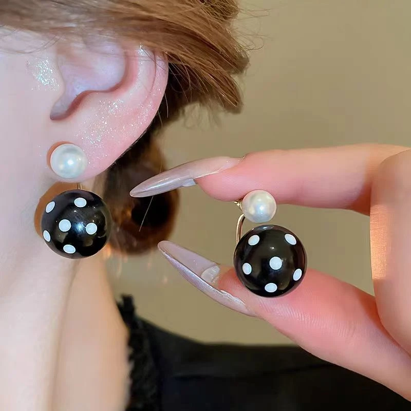 甜酷辣妹黑白波点圆珠耳环小众设计感高级气质百搭耳钉