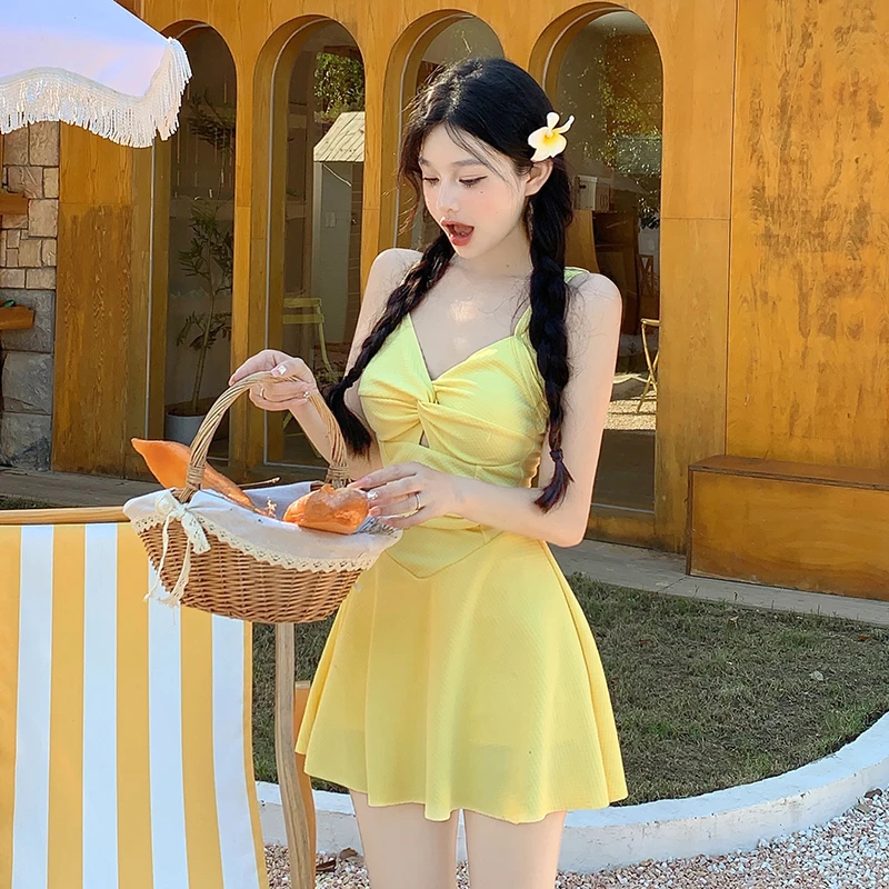 连体裙式新款纯欲性感显瘦遮肚高级感温泉海边度假小清新学生泳装