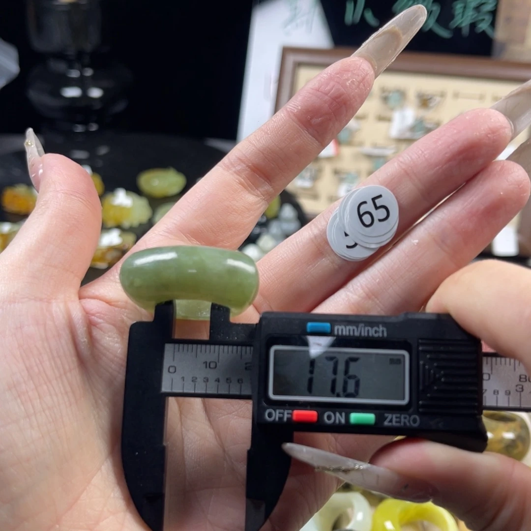 蛇纹石玉未镶嵌戒指