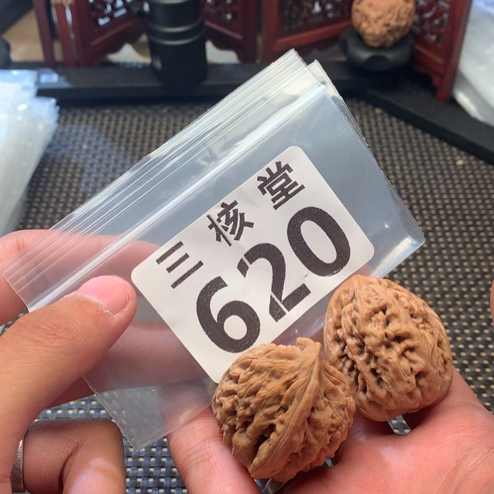 杜***克文玩核桃吊坠红锦鲤