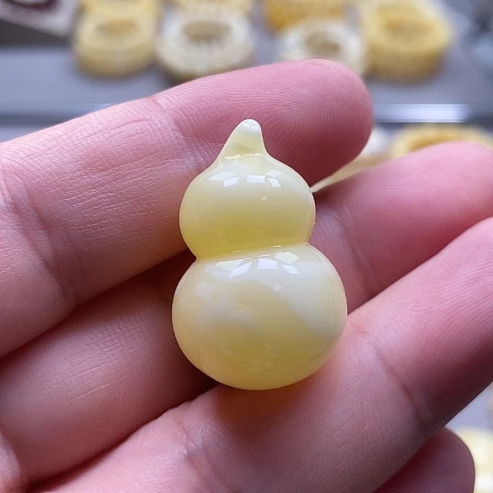 琥珀未镶嵌颈饰吊坠