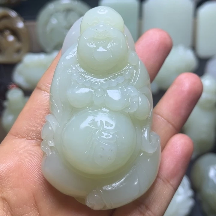 牧***人和田玉未镶嵌颈饰