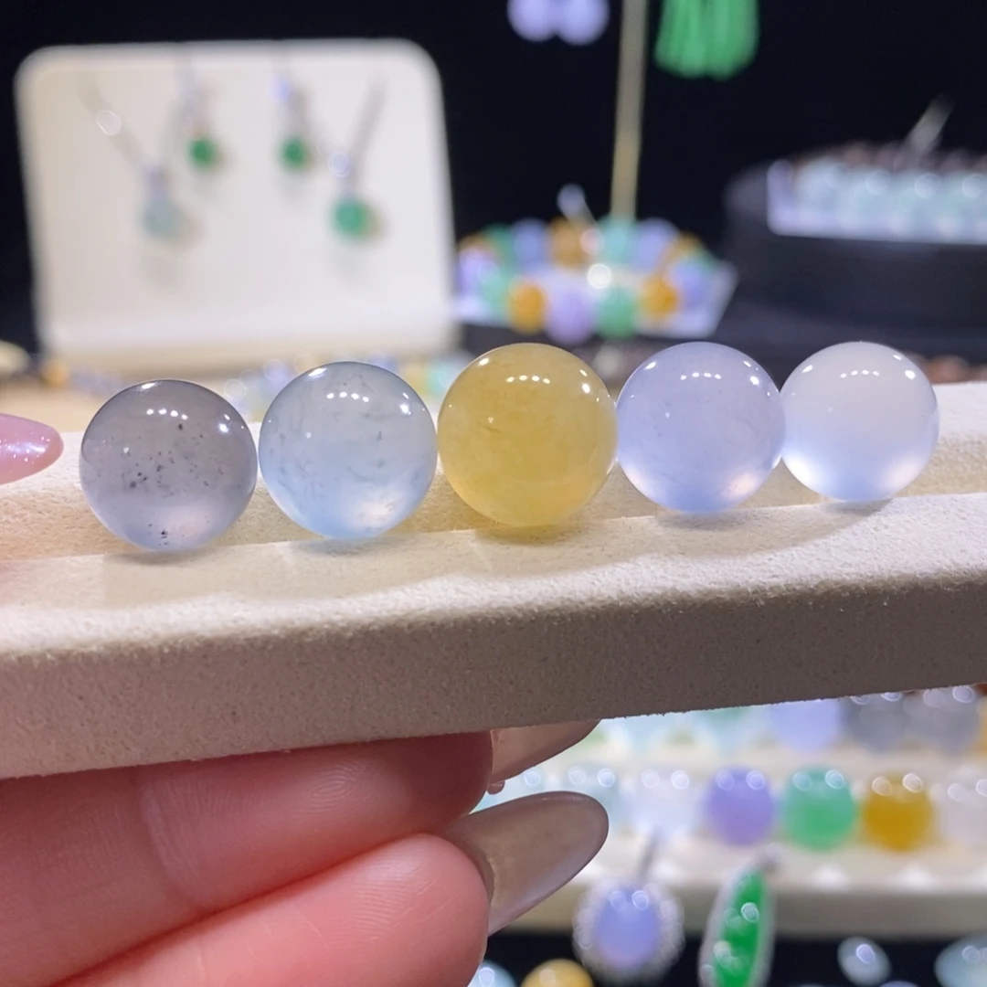 翡翠未镶嵌颈饰翡翠高种水氛围感搭配