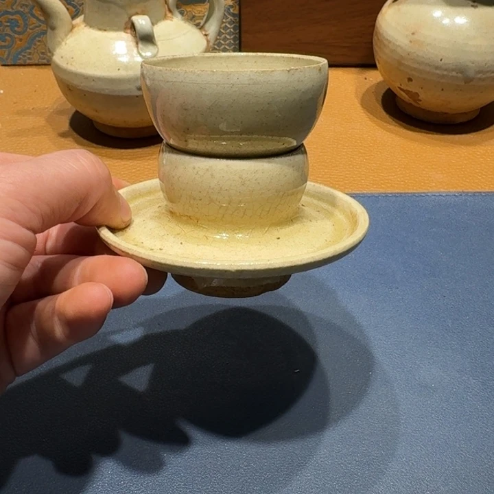 横***山瓷片漂亮的小瓷瓶子