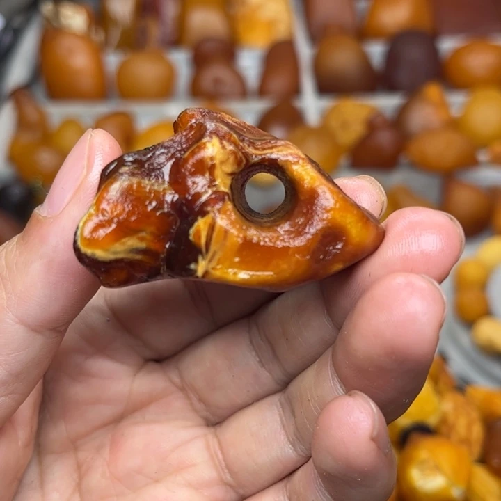 琥珀未镶嵌裸石天然蜜蜡吊坠