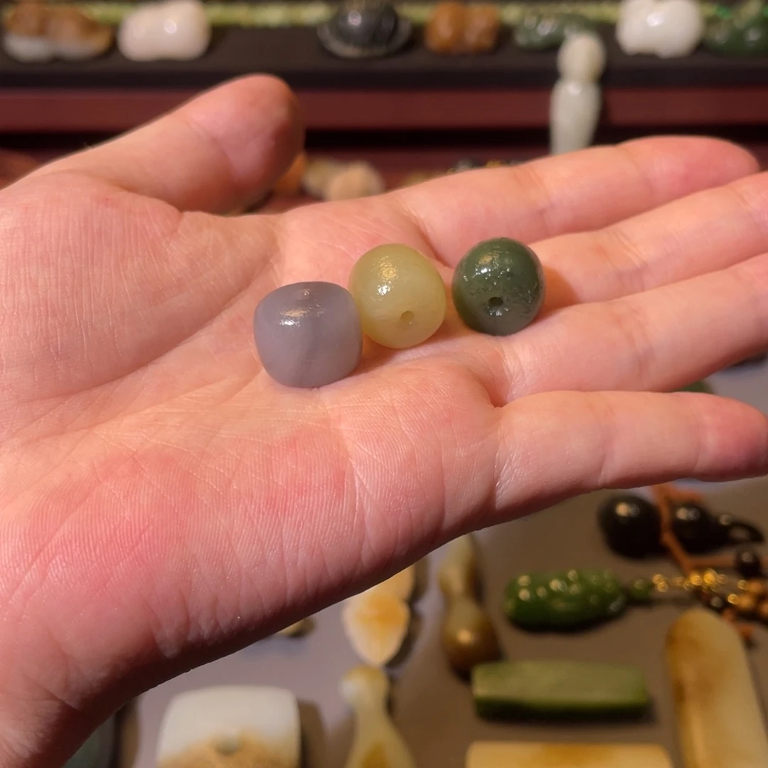 仲***夜和田玉未镶嵌颈饰