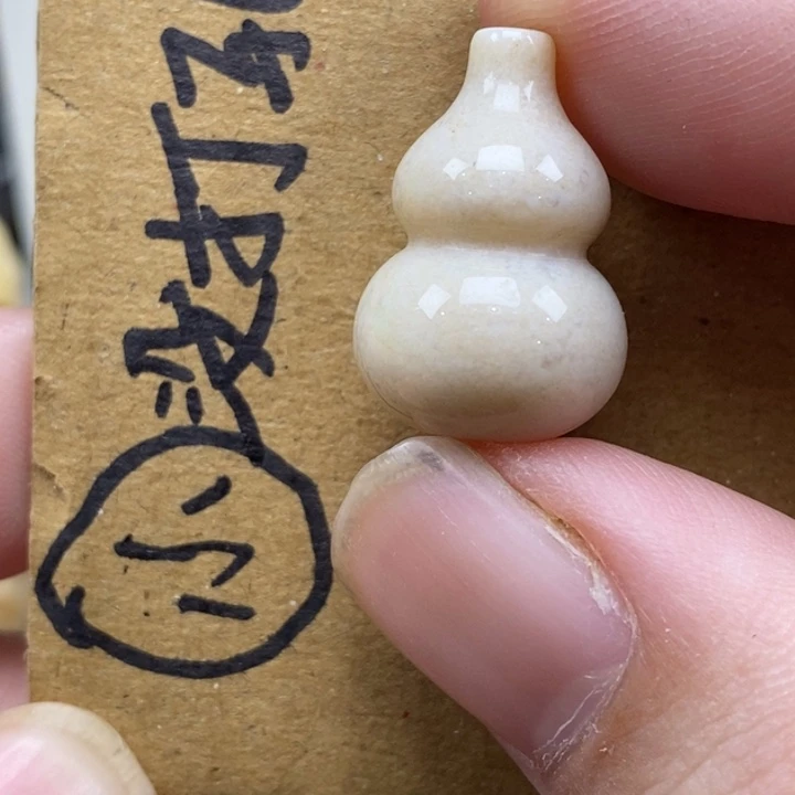 硅化珊瑚（珊瑚玉）未镶嵌颈饰